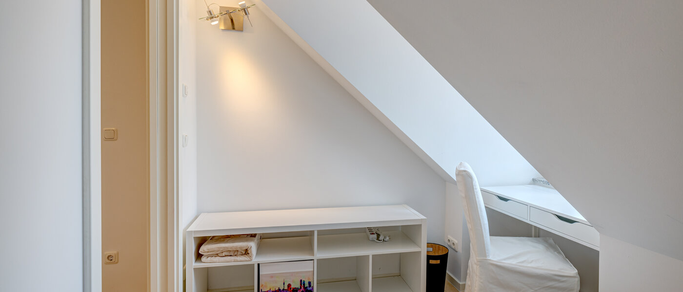 アティック・フラット（屋根裏） München Ludwigsvorstadt 02 2.　寝室 13896