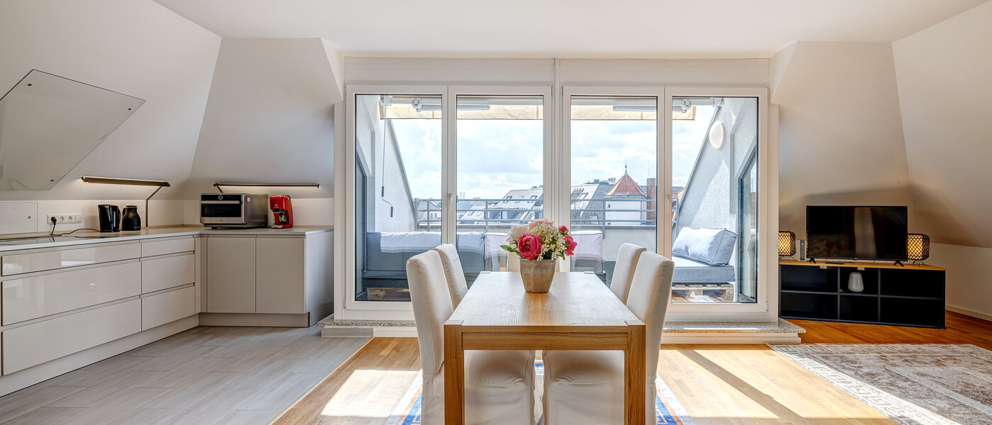 アティック・フラット（屋根裏） München Ludwigsvorstadt 02 リビングエリア 13896