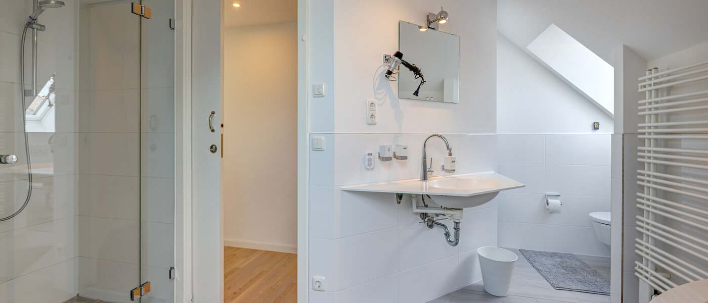 アティック・フラット（屋根裏） München Ludwigsvorstadt 03 1つめの浴室 13896