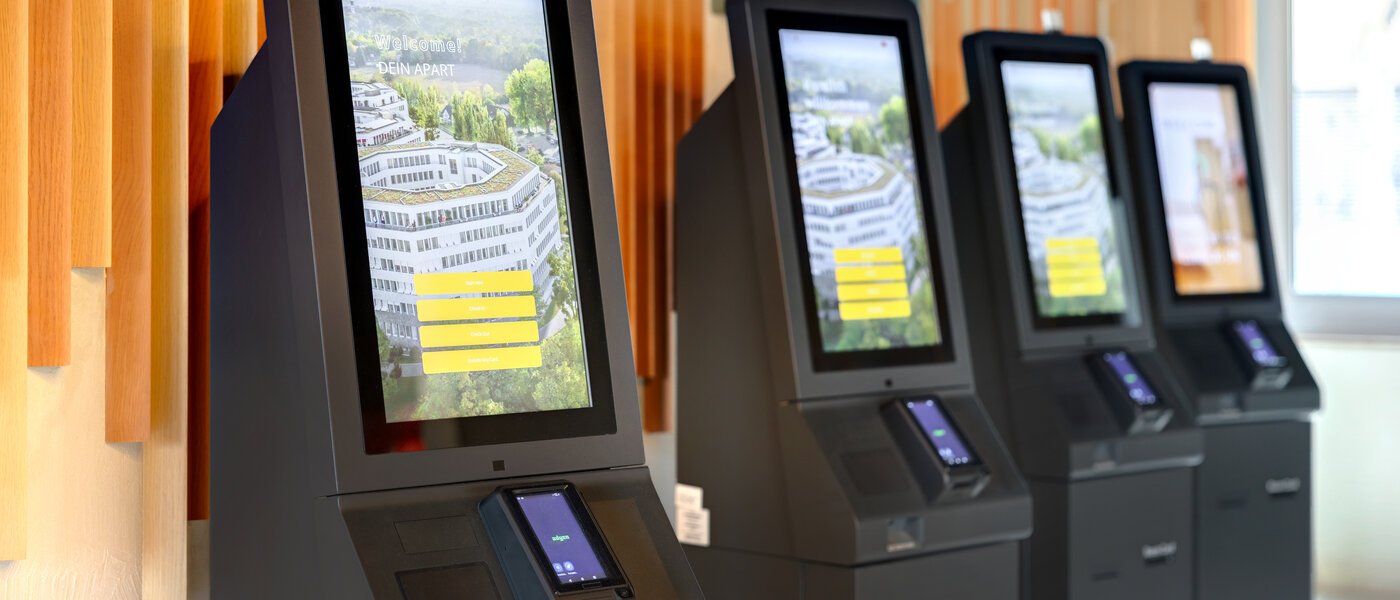 アパルトマン Unterföhring 06 ロビー 13900