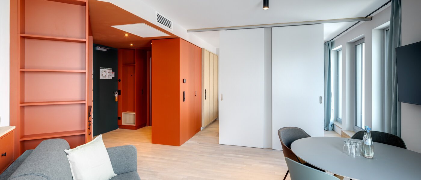 アパルトマン Unterföhring 04 リビングエリア 14030