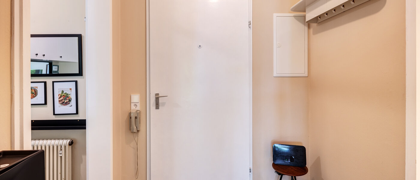 マンション Kreuth Weissach 01 玄関入り口 14048