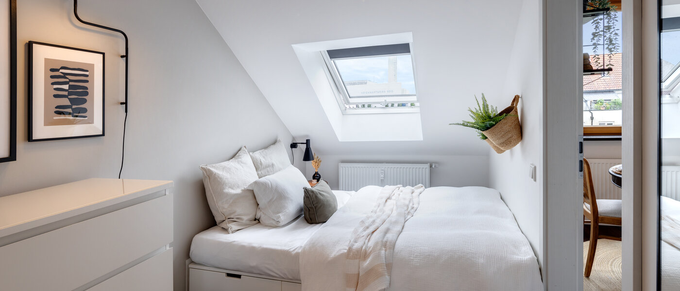 アティック・フラット（屋根裏） München Sendling 01 寝室 14059