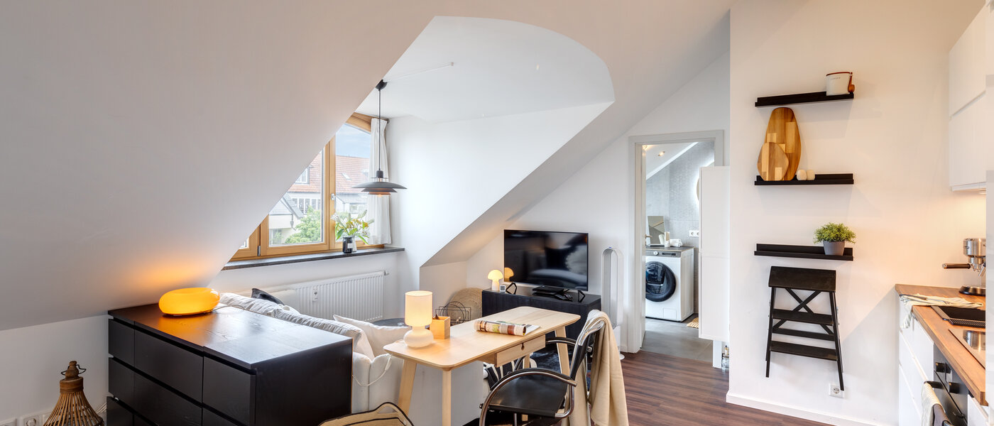 アティック・フラット（屋根裏） München Sendling 05 リビングエリア 14059