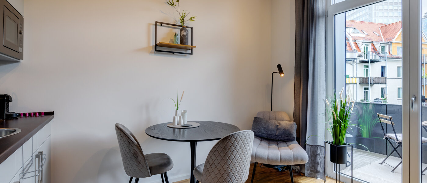 アパルトマン München Schwabing 04 リビングエリア 14107