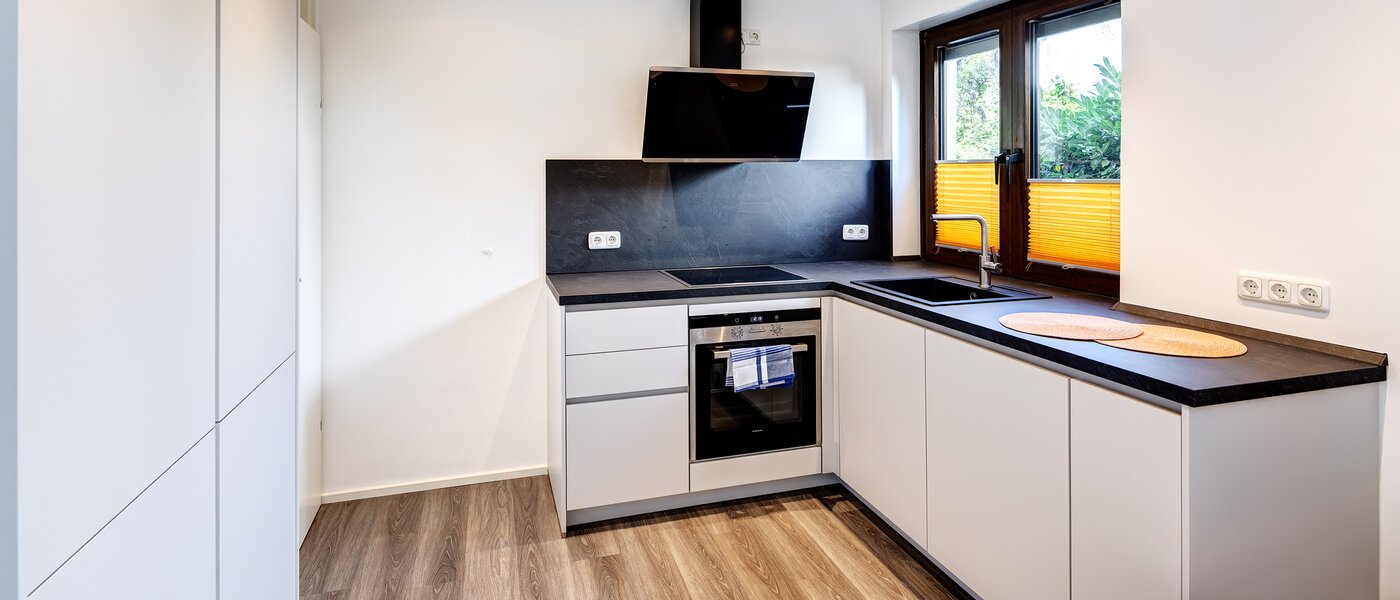 "タウン・ハウス/ローハウスのミドルハウス（外壁を共有した家の並びの両角以外のハウス） " Germering 01 キッチン 14170