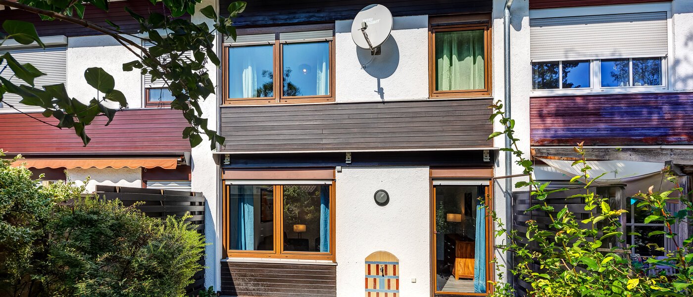 "タウン・ハウス/ローハウスのミドルハウス（外壁を共有した家の並びの両角以外のハウス） " Germering 02 テラス・ポーチ 14170