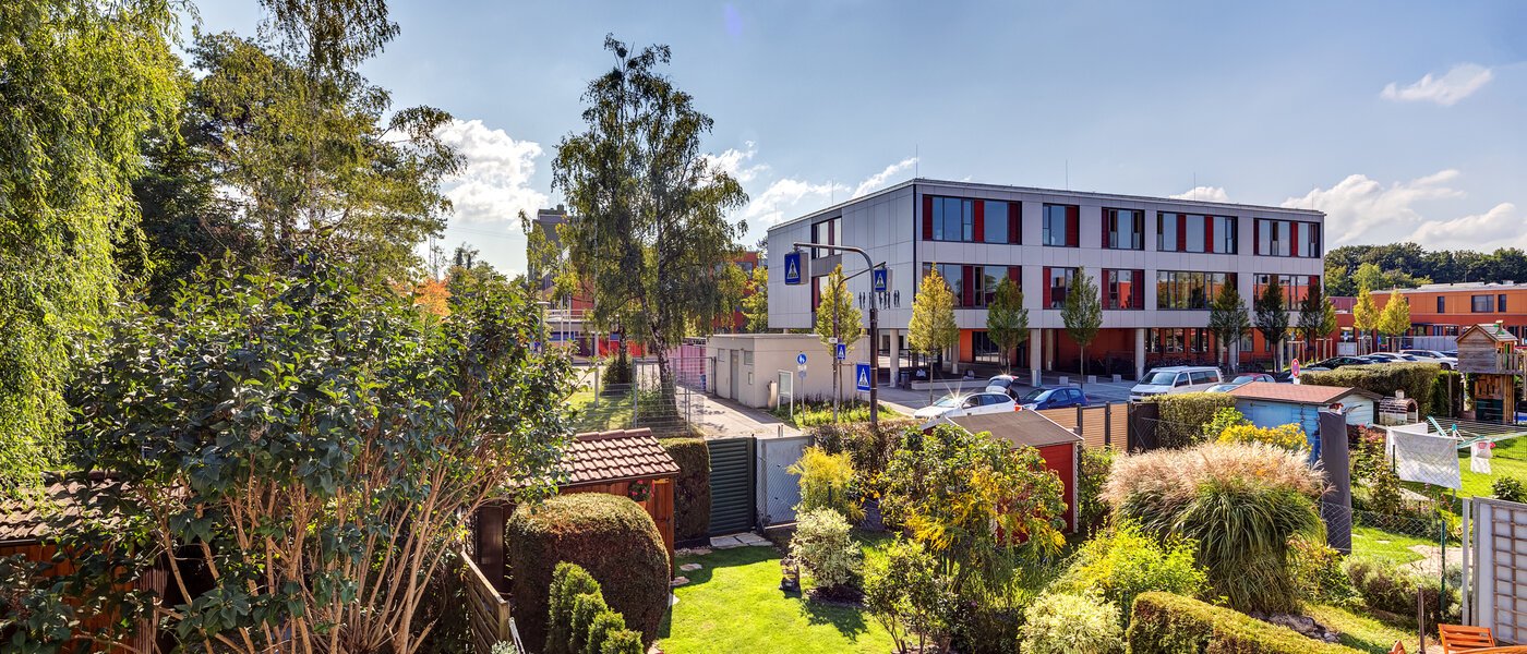 "タウン・ハウス/ローハウスのミドルハウス（外壁を共有した家の並びの両角以外のハウス） " Germering 01 物件からの眺め 14170