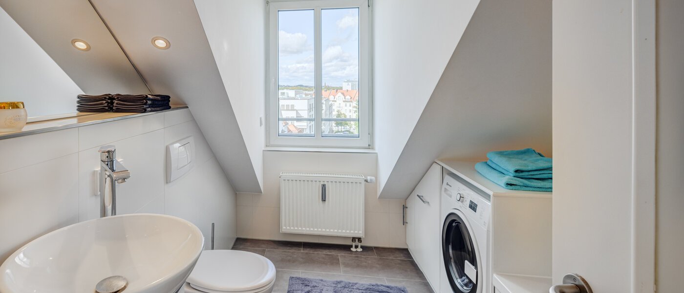 アティック・フラット（屋根裏） München Bogenhausen 01 浴室 14171