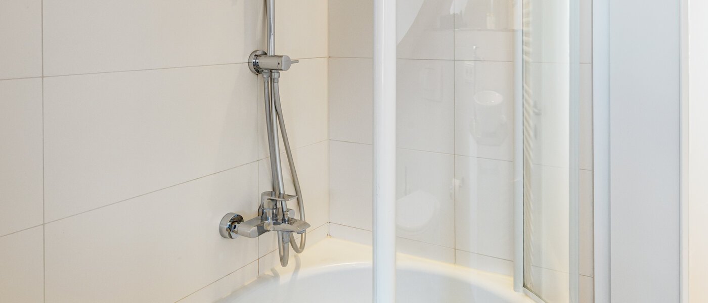 アティック・フラット（屋根裏） München Bogenhausen 04 浴室 14171