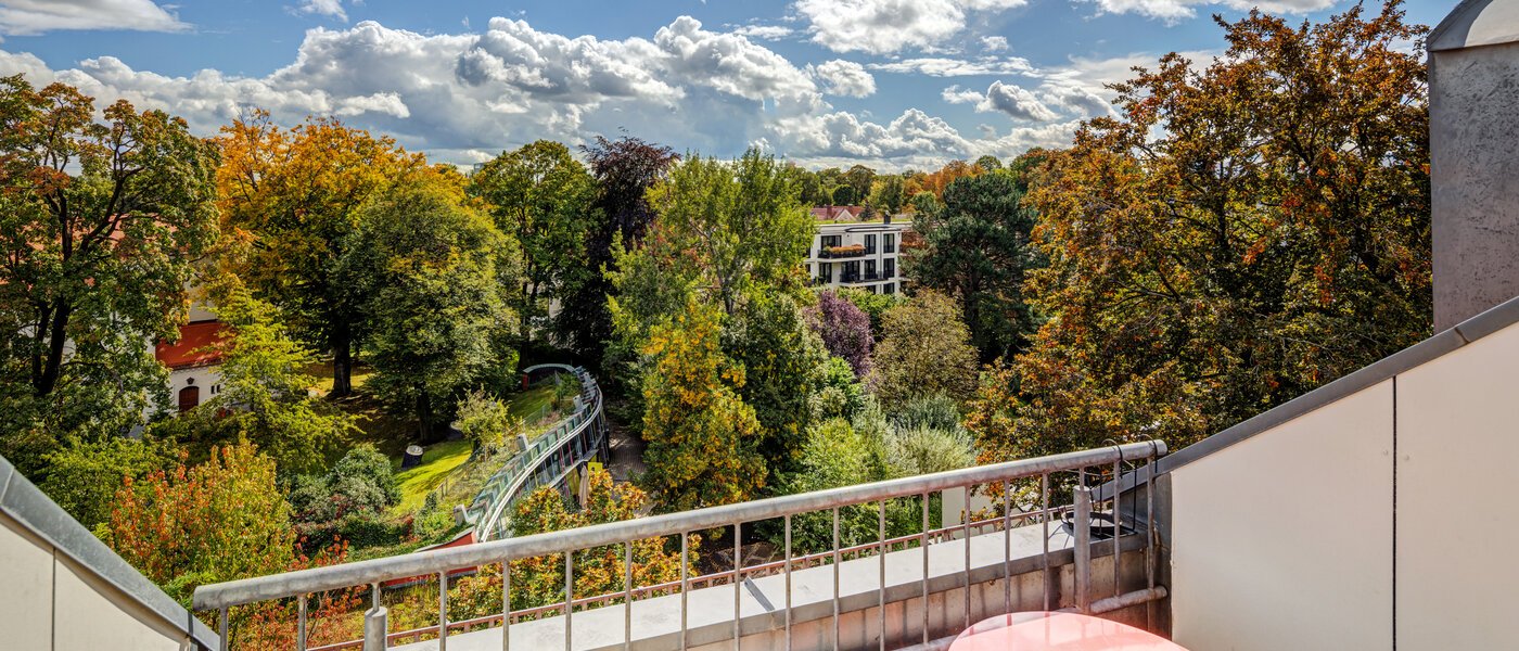 アティック・フラット（屋根裏） München Bogenhausen 01 物件からの眺め 14171