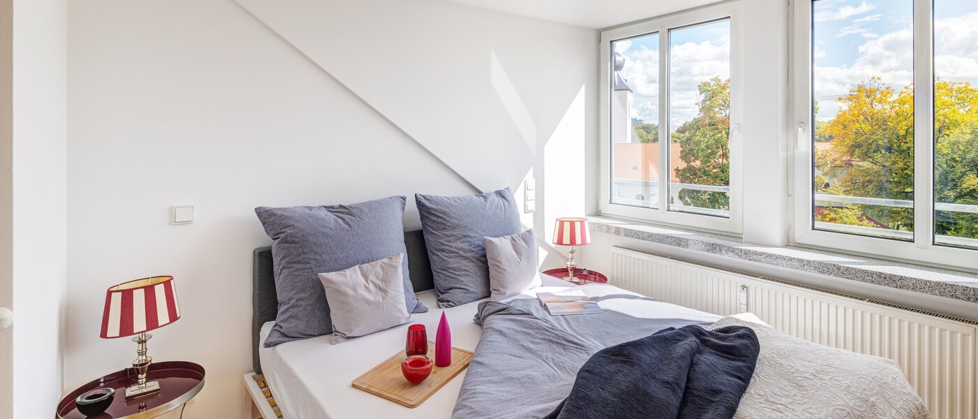 アティック・フラット（屋根裏） München Bogenhausen 02 寝室 14171