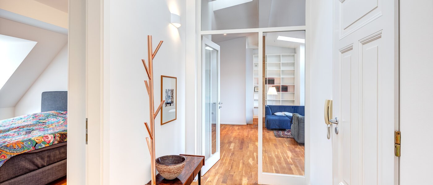 アティック・フラット（屋根裏） München Isarvorstadt 01 玄関入り口 14172