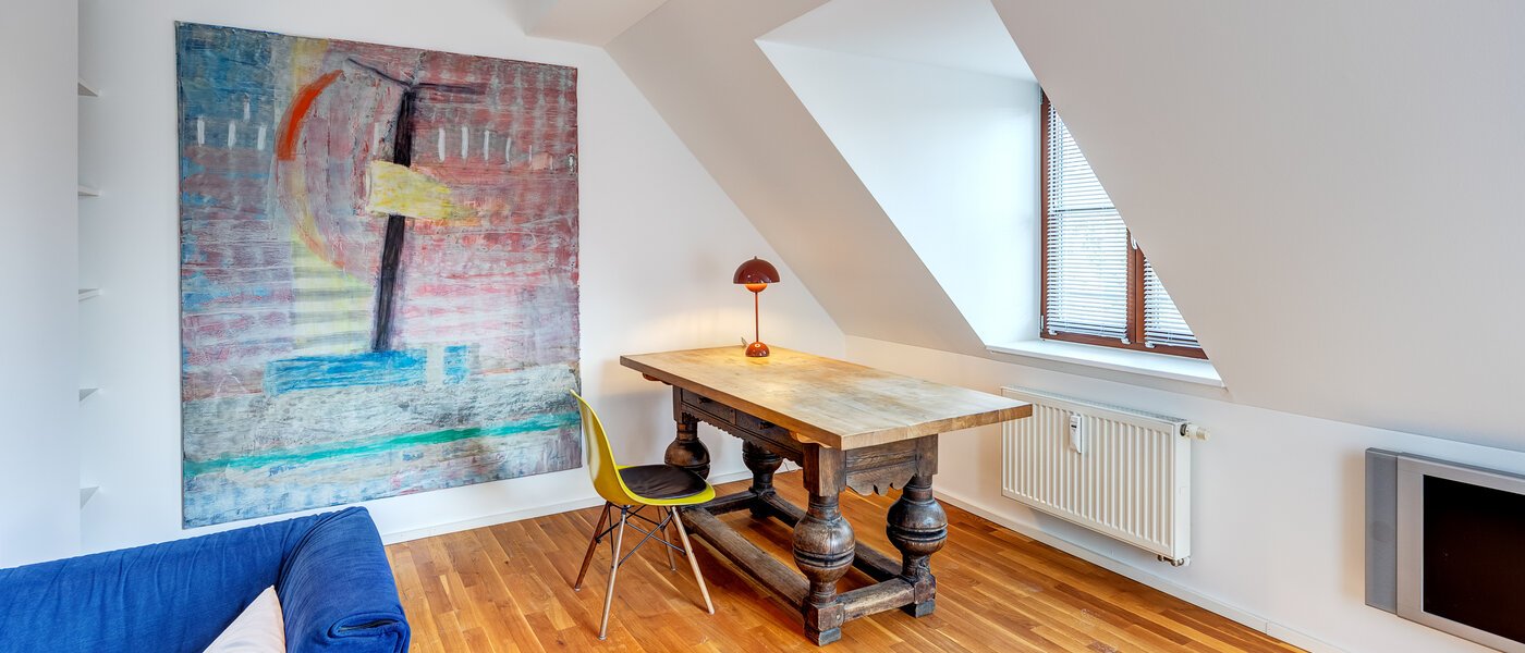 アティック・フラット（屋根裏） München Isarvorstadt 03 リビングエリア 14172
