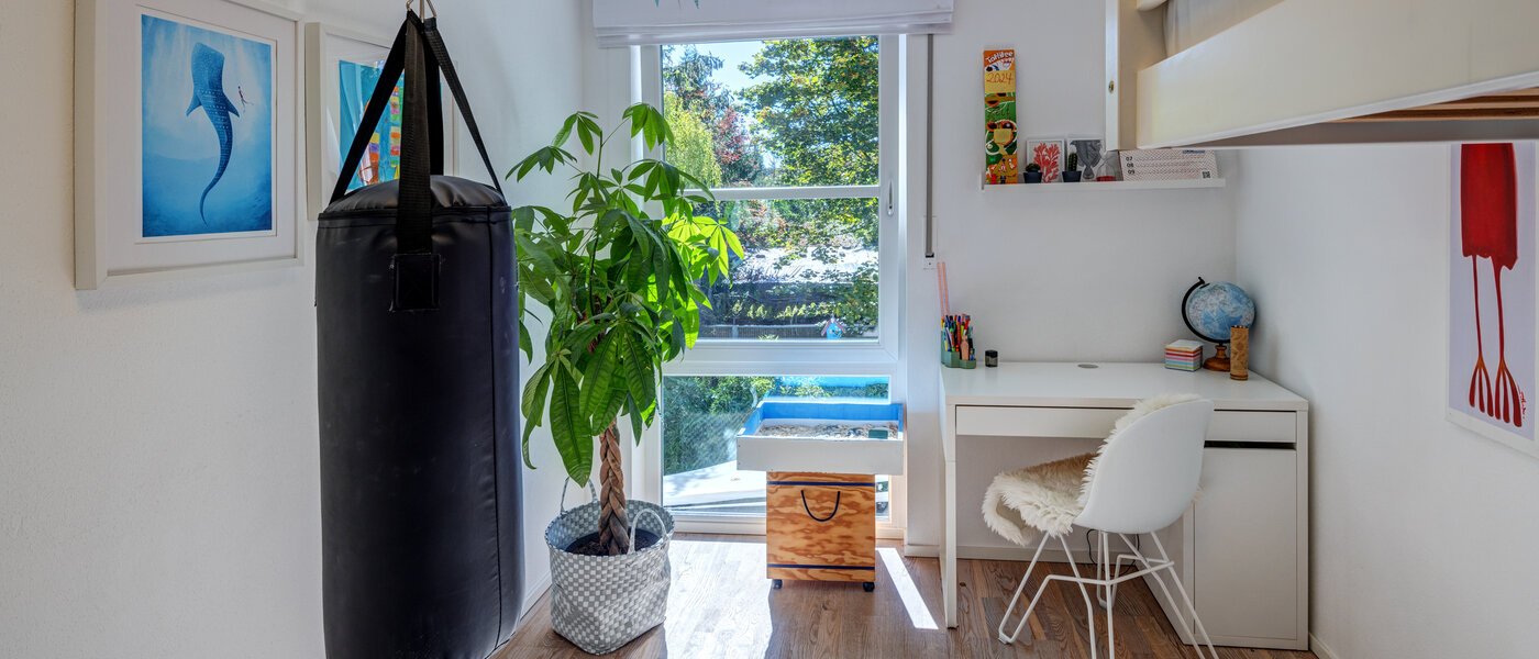 セミ・デタッチド・ハウス（一戸建てを二つに分けた家屋） Ottobrunn 02 子供部屋 14180