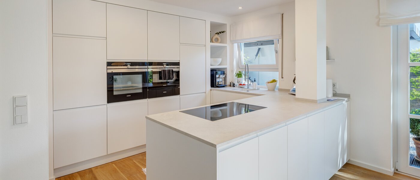 セミ・デタッチド・ハウス（一戸建てを二つに分けた家屋） Ottobrunn 01 キッチン 14180