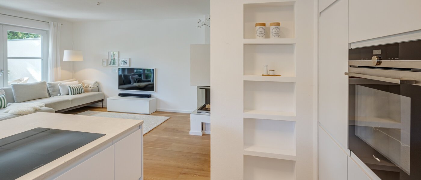 セミ・デタッチド・ハウス（一戸建てを二つに分けた家屋） Ottobrunn 02 キッチン 14180