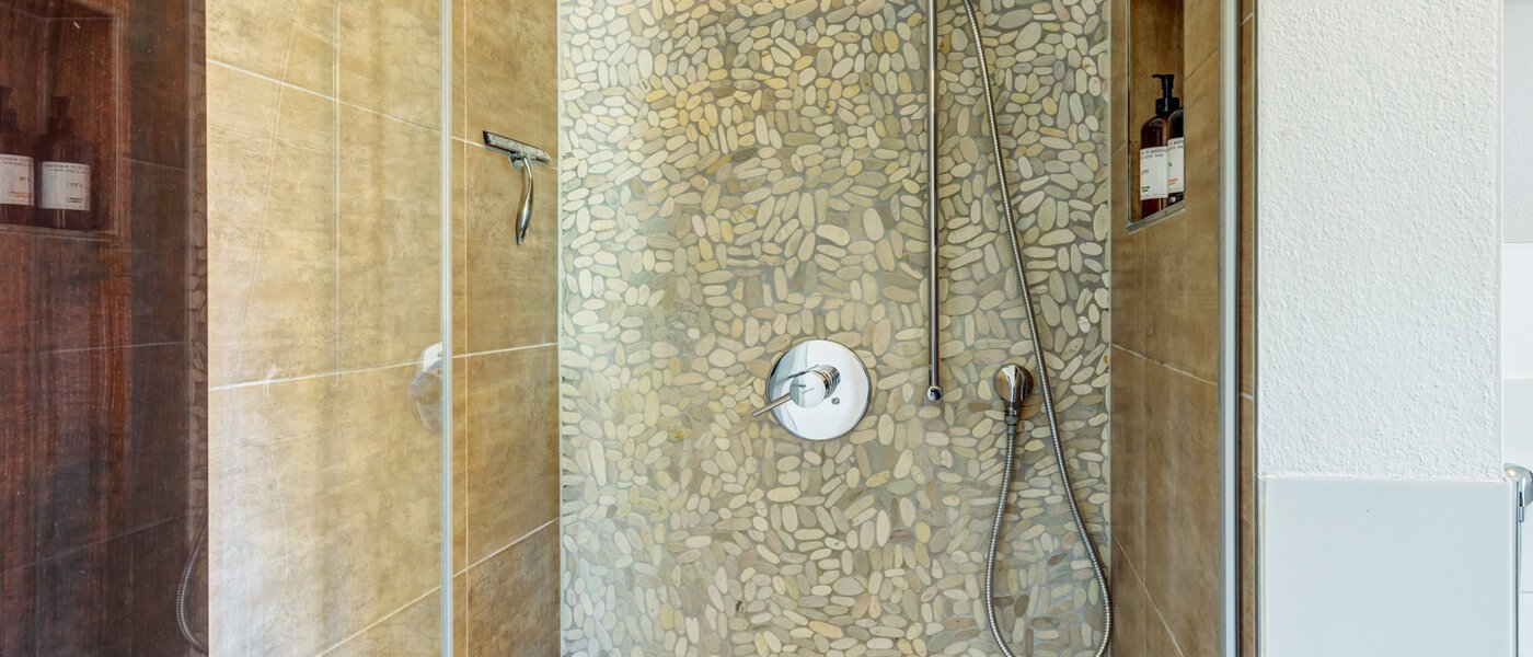 セミ・デタッチド・ハウス（一戸建てを二つに分けた家屋） Ottobrunn 02 浴室 14180