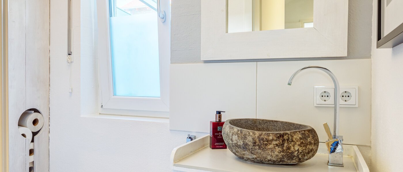 セミ・デタッチド・ハウス（一戸建てを二つに分けた家屋） Ottobrunn 01 ゲスト用 WC 14180