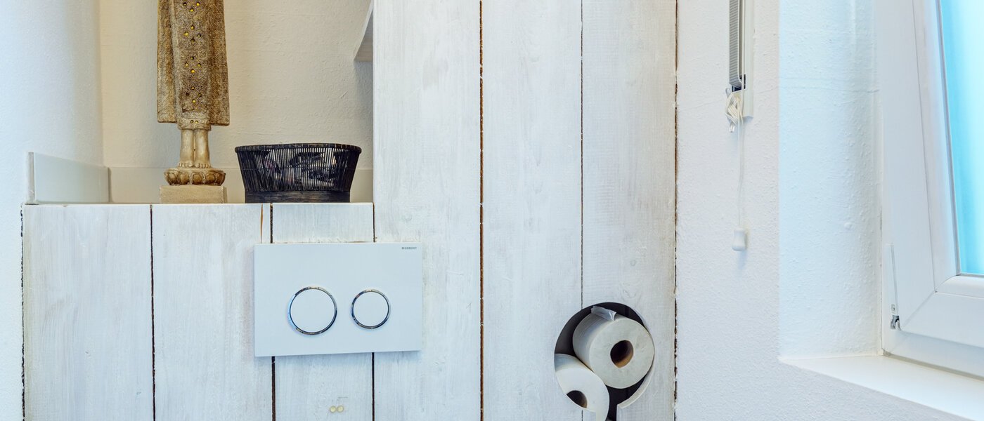 セミ・デタッチド・ハウス（一戸建てを二つに分けた家屋） Ottobrunn 02 ゲスト用 WC 14180