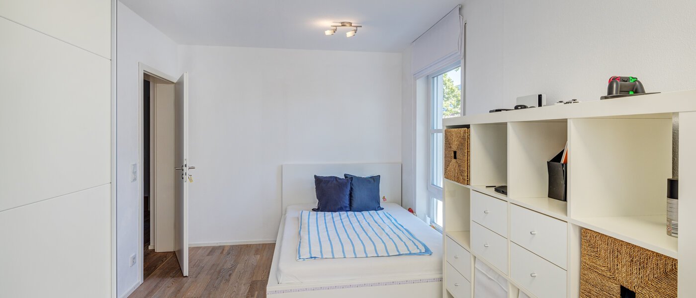 セミ・デタッチド・ハウス（一戸建てを二つに分けた家屋） Ottobrunn 01 2.　寝室 14180