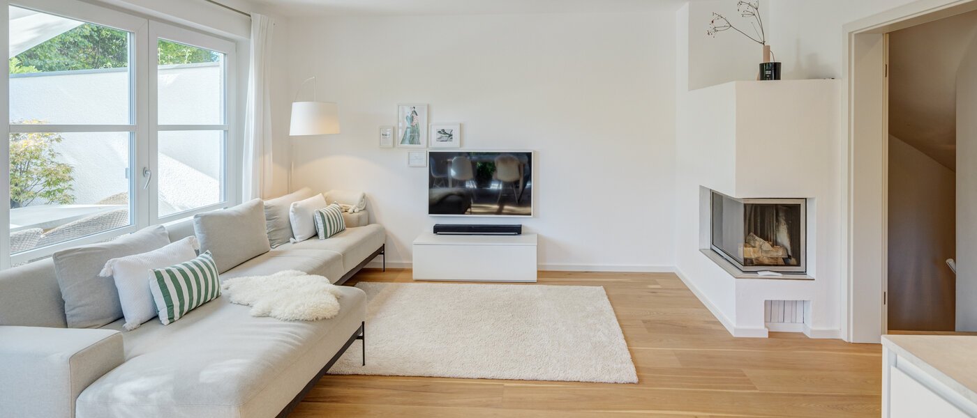 セミ・デタッチド・ハウス（一戸建てを二つに分けた家屋） Ottobrunn 02 リビングエリア 14180