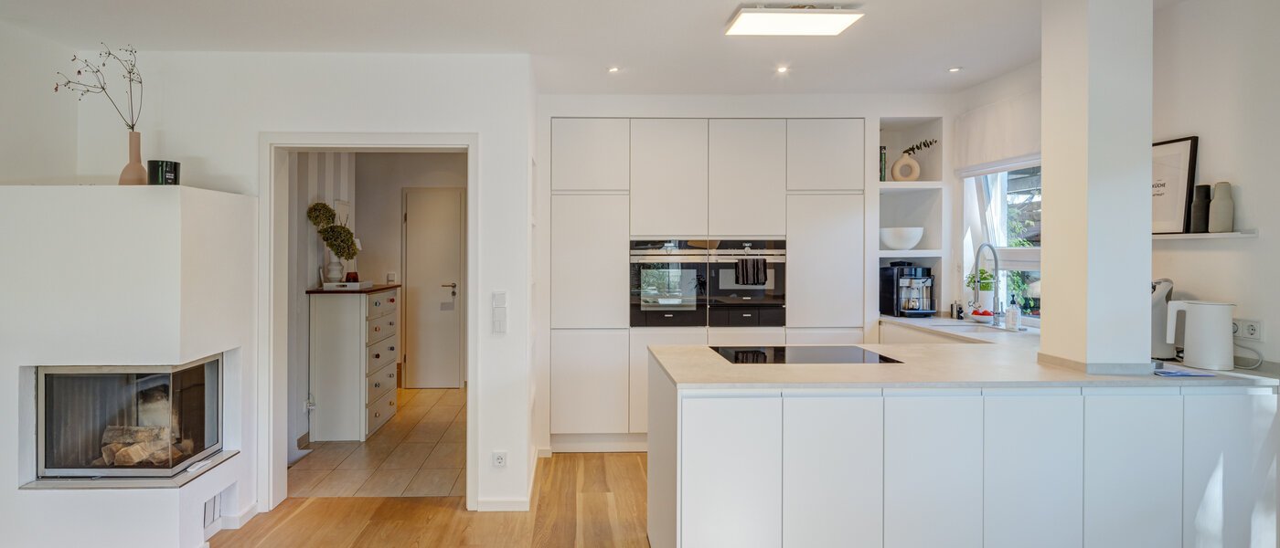 セミ・デタッチド・ハウス（一戸建てを二つに分けた家屋） Ottobrunn 03 リビングエリア 14180