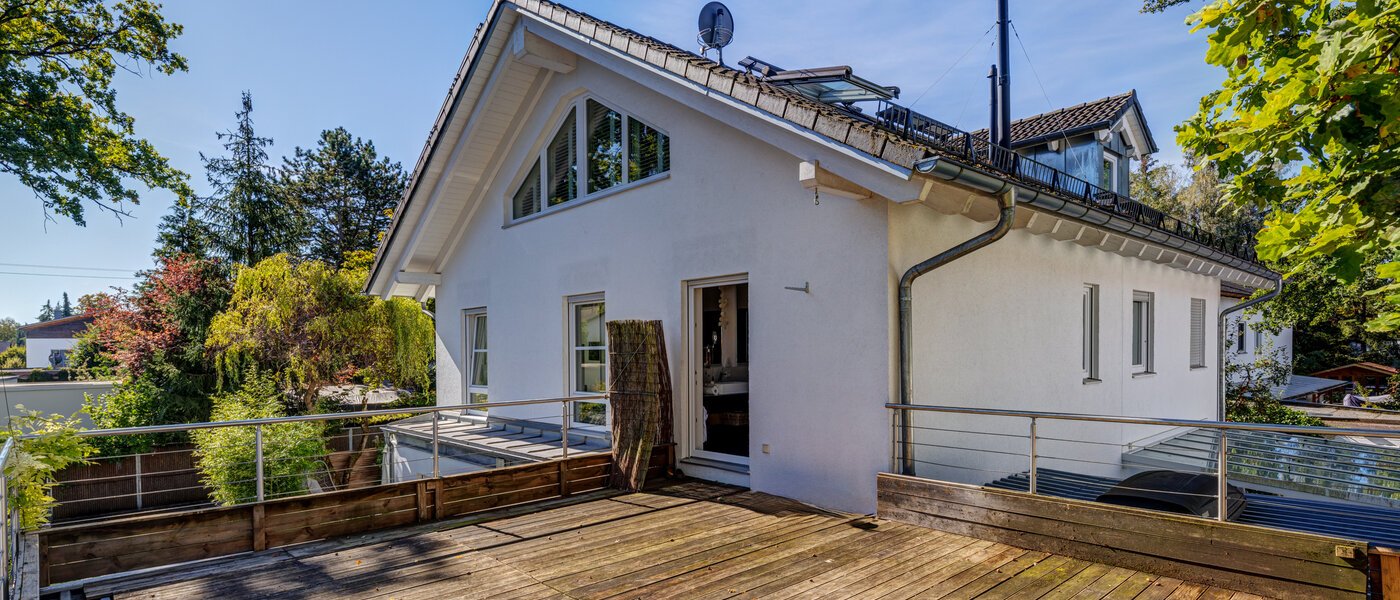 セミ・デタッチド・ハウス（一戸建てを二つに分けた家屋） Ottobrunn 03 ルーフテラス 14180