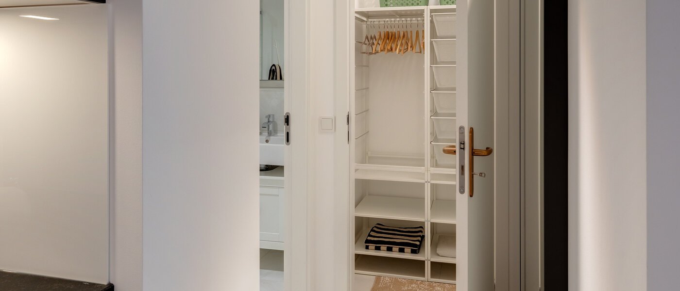 マンション München Au 03 玄関入り口 14250