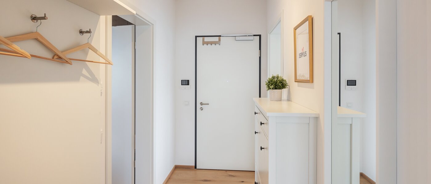 ペントハウス住宅 Putzbrunn 01 玄関入り口 14256