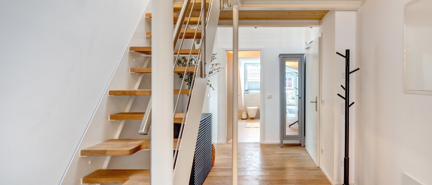 アティック・フラット（屋根裏） München Fasangarten 01 玄関入り口 14268