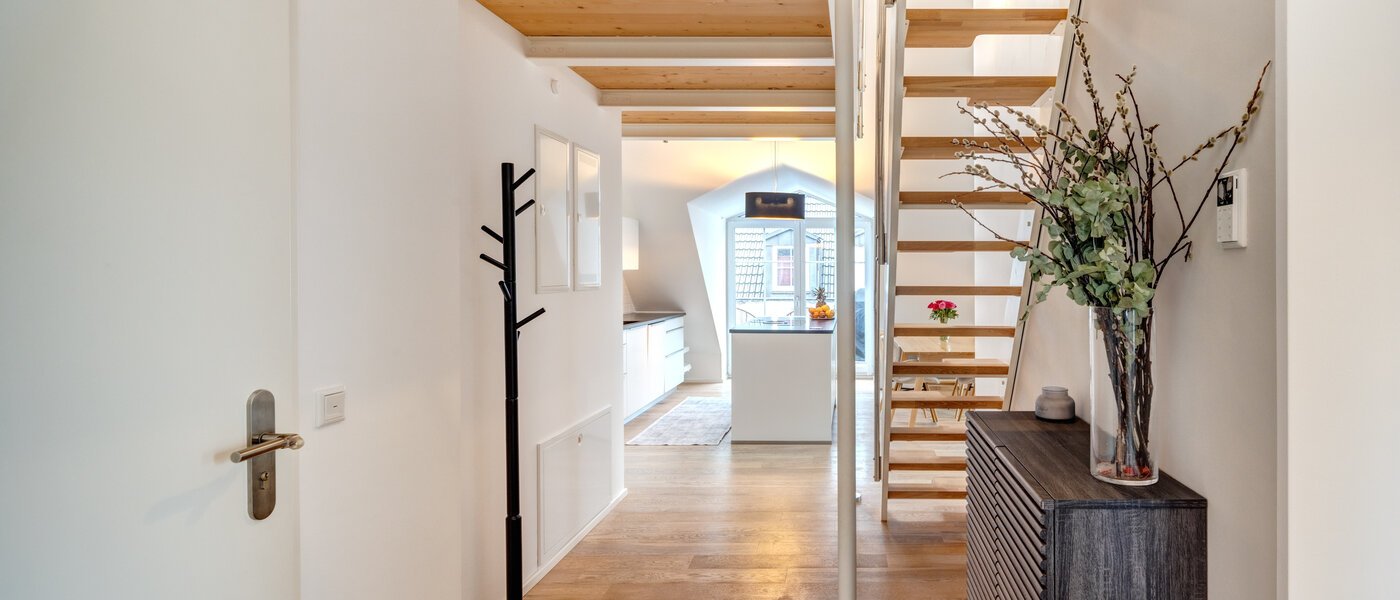 アティック・フラット（屋根裏） München Fasangarten 02 玄関入り口 14268