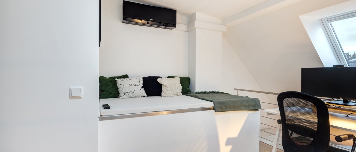 アティック・フラット（屋根裏） München Fasangarten 02 ワーキングエリア 14268