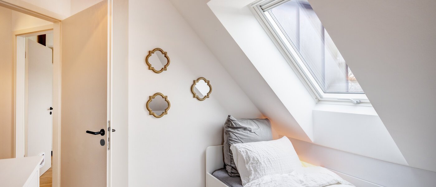 アティック・フラット（屋根裏） München Fasangarten 01 2.　寝室 14268