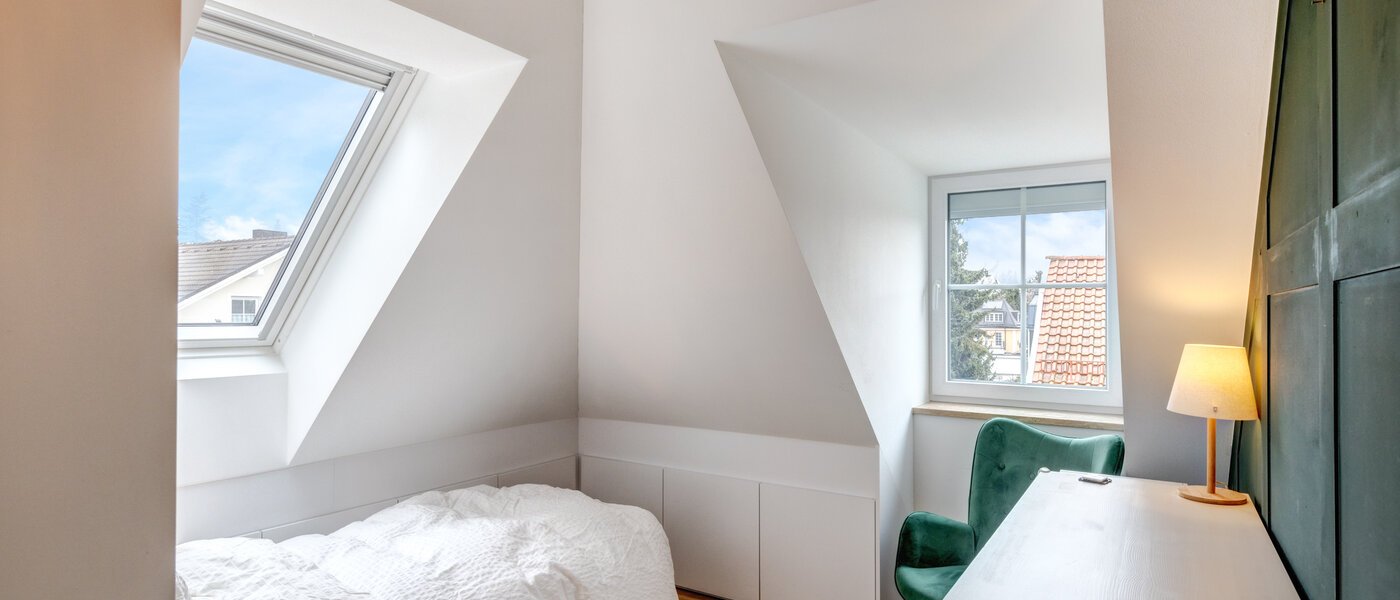 アティック・フラット（屋根裏） München Fasangarten 02 2.　寝室 14268