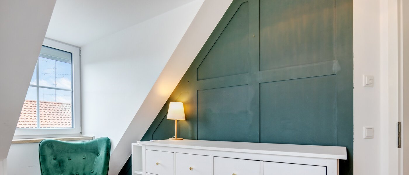 アティック・フラット（屋根裏） München Fasangarten 03 2.　寝室 14268