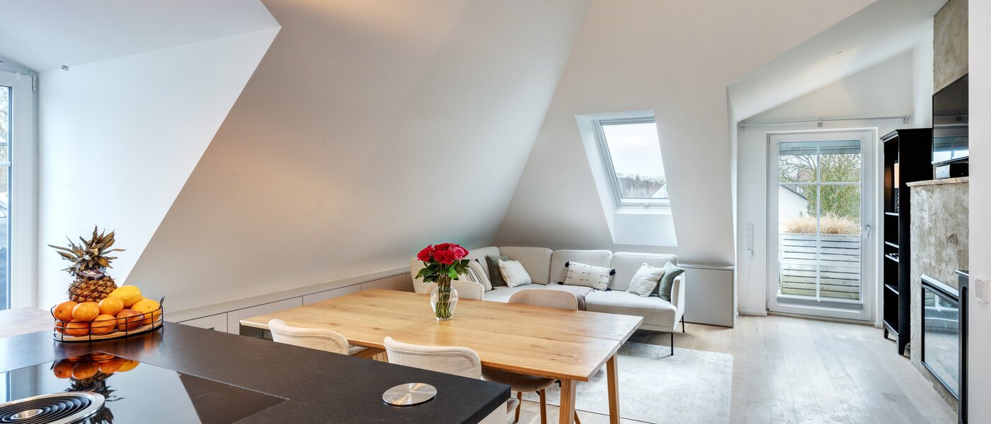 アティック・フラット（屋根裏） München Fasangarten 04 リビングエリア 14268