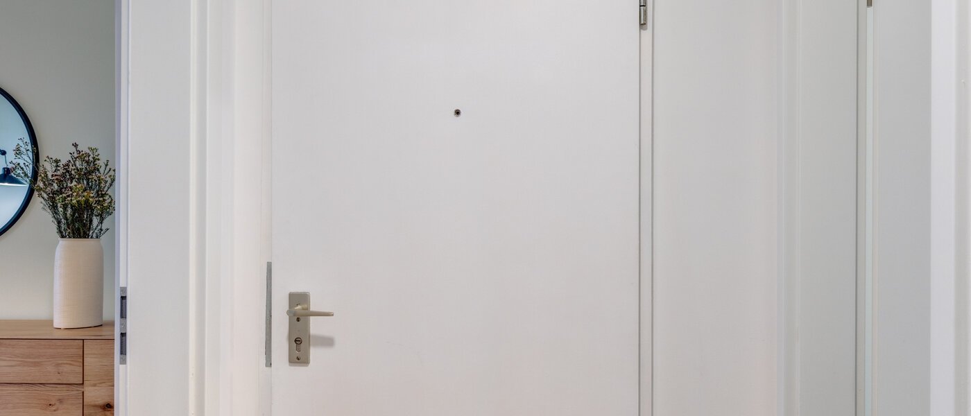 マンション München Neuhausen 02 玄関入り口 14300