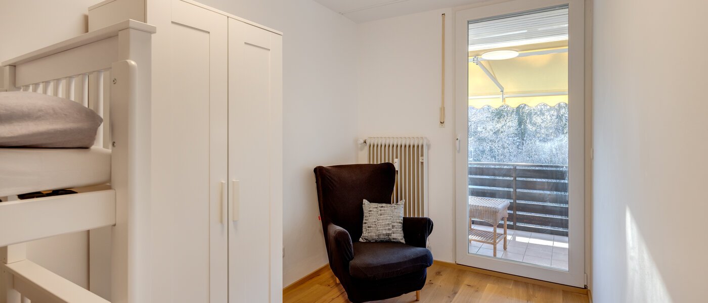 "タウン・ハウス/ローハウスのミドルハウス（外壁を共有した家の並びの両角以外のハウス） " Gmund am Tegernsee 03 3.　寝室 14329