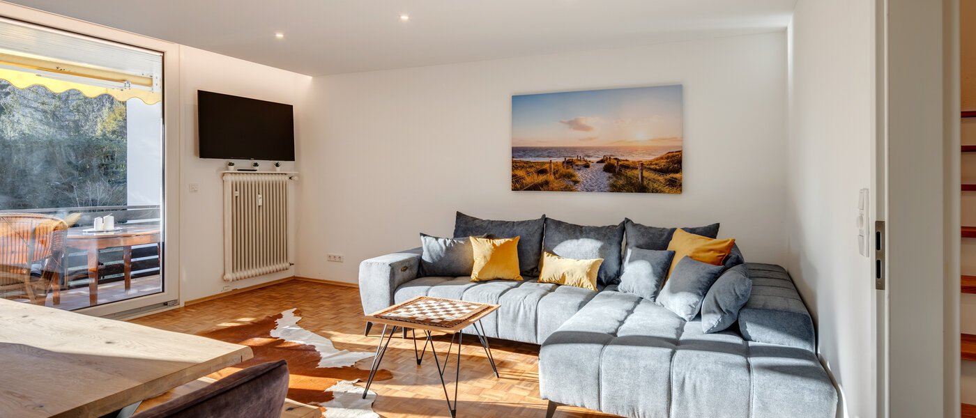 "タウン・ハウス/ローハウスのミドルハウス（外壁を共有した家の並びの両角以外のハウス） " Gmund am Tegernsee 02 リビングエリア 14329