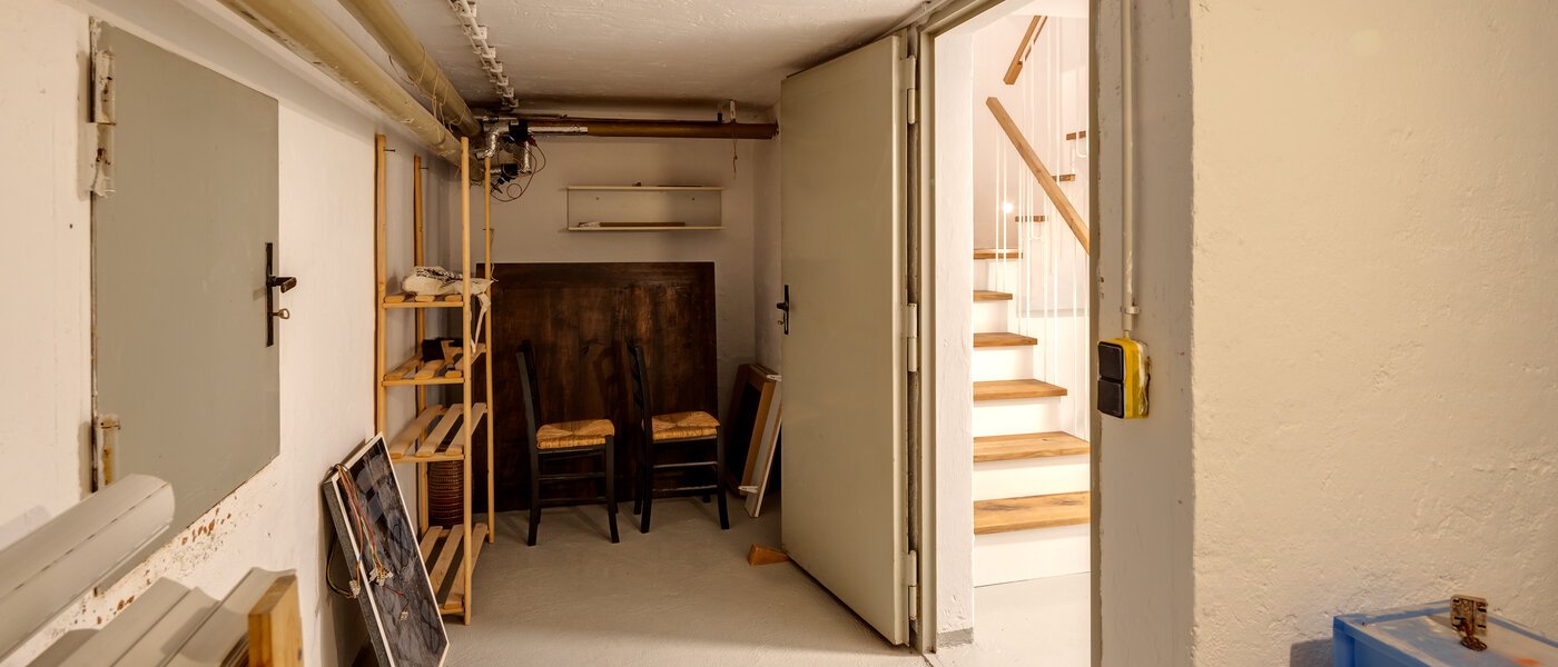 "タウン・ハウス/ローハウスのミドルハウス（外壁を共有した家の並びの両角以外のハウス） " Gmund am Tegernsee 02 貯蔵室 14329