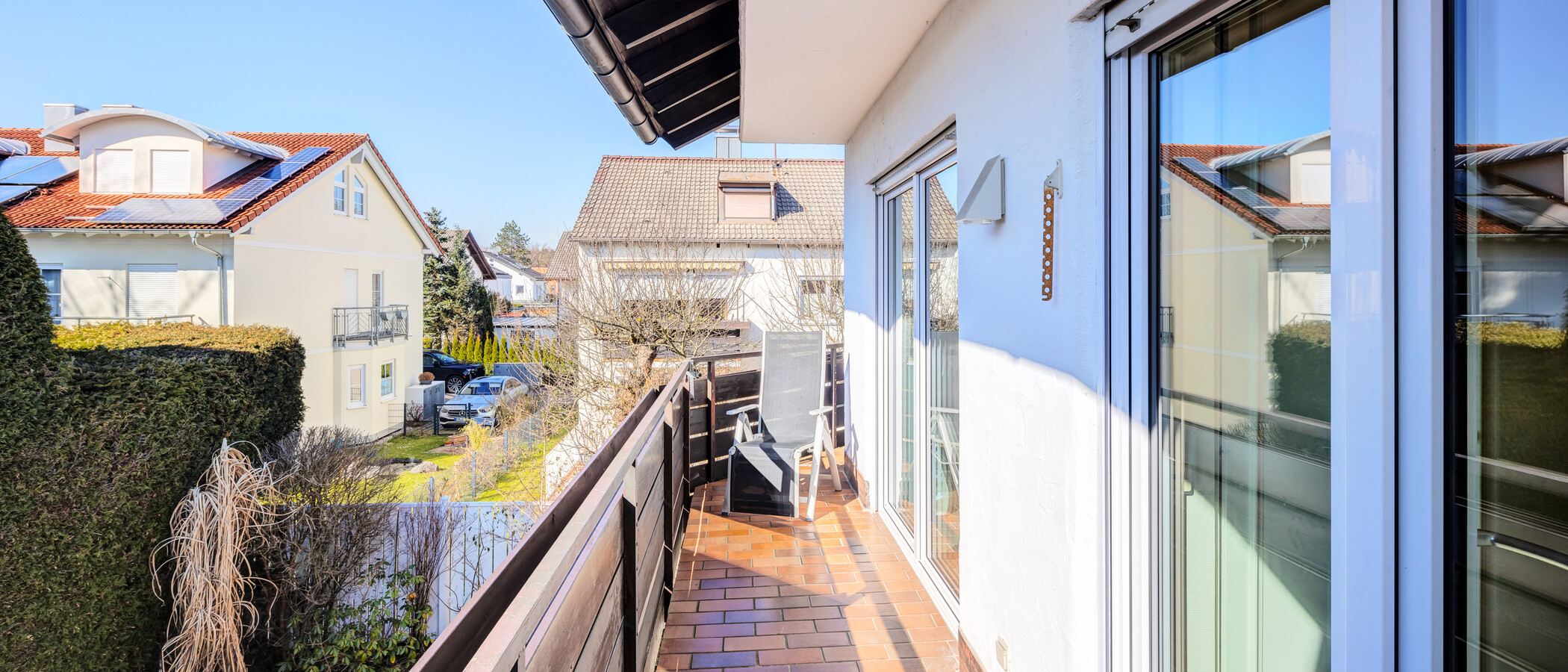 セミ・デタッチド・ハウス（一戸建てを二つに分けた家屋） Pullach im Isartal 01 ベランダ 14381