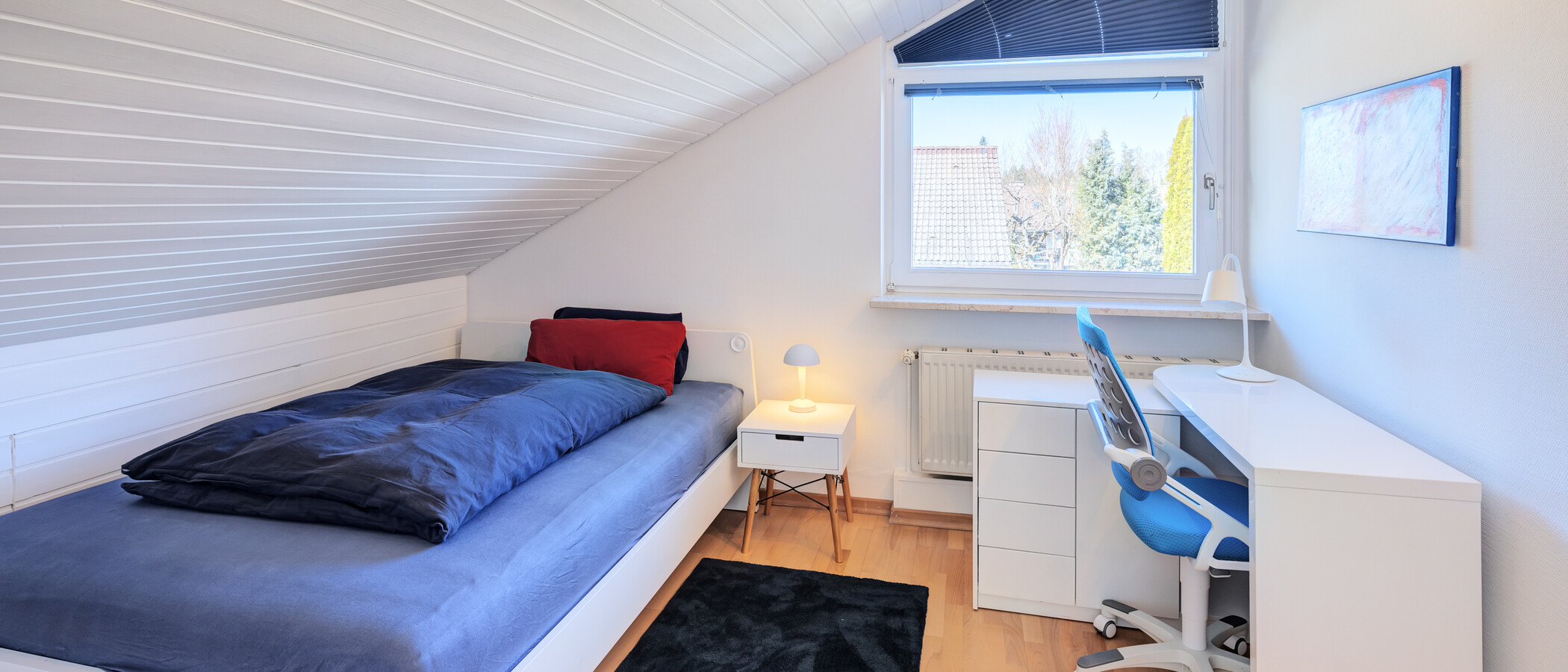 セミ・デタッチド・ハウス（一戸建てを二つに分けた家屋） Pullach im Isartal 01 2.　寝室 14381