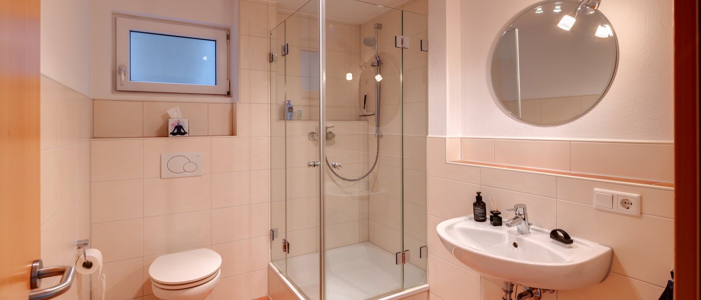 テラスハウス角住宅 München Heimstetten 01 ２つめの浴室 14431