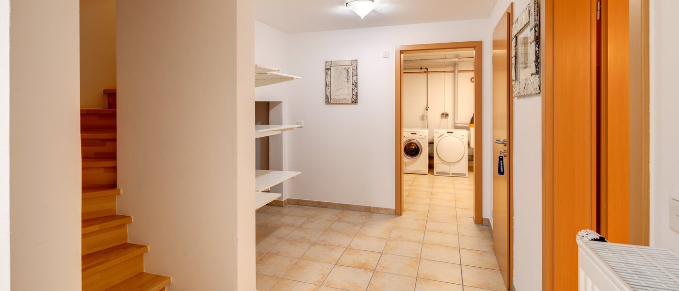 テラスハウス角住宅 München Heimstetten 03 玄関入り口 14431