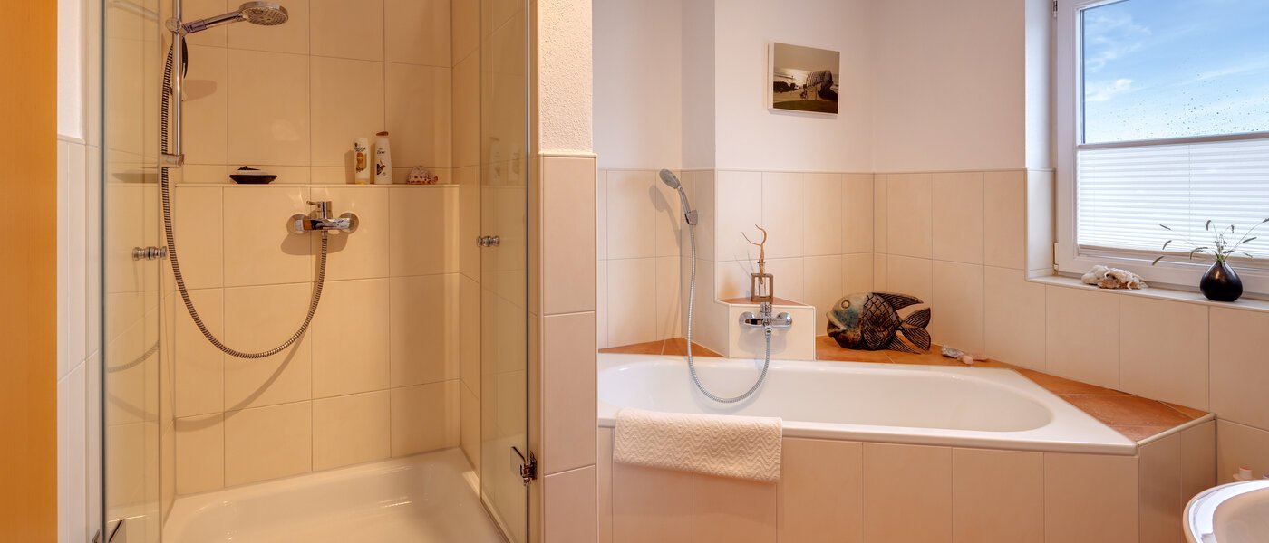 テラスハウス角住宅 München Heimstetten 01 1つめの浴室 14431