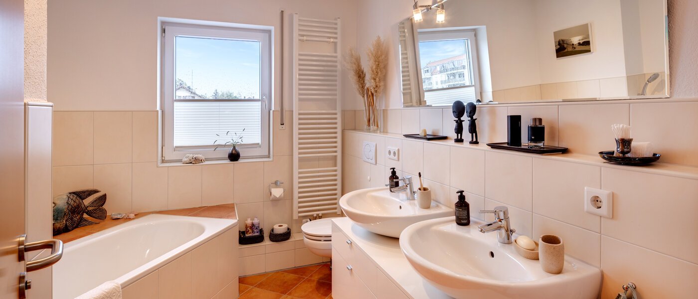 テラスハウス角住宅 München Heimstetten 02 1つめの浴室 14431