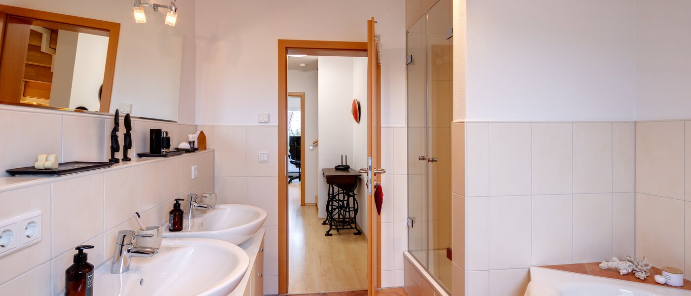 テラスハウス角住宅 München Heimstetten 03 1つめの浴室 14431