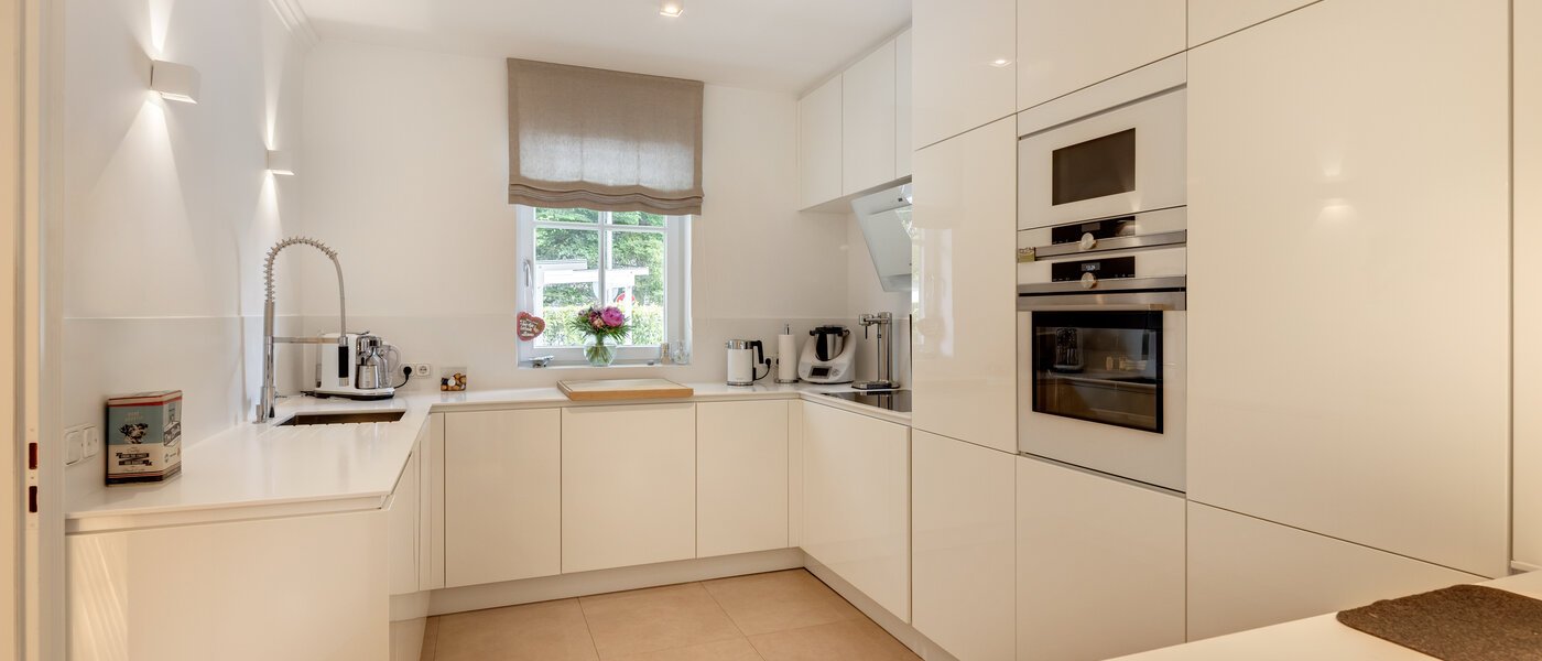 セミ・デタッチド・ハウス（一戸建てを二つに分けた家屋） Grünwald 01 キッチン 14454