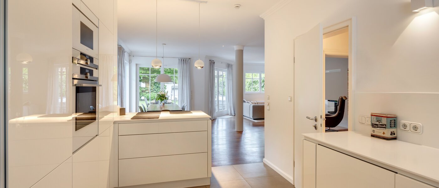 セミ・デタッチド・ハウス（一戸建てを二つに分けた家屋） Grünwald 02 キッチン 14454